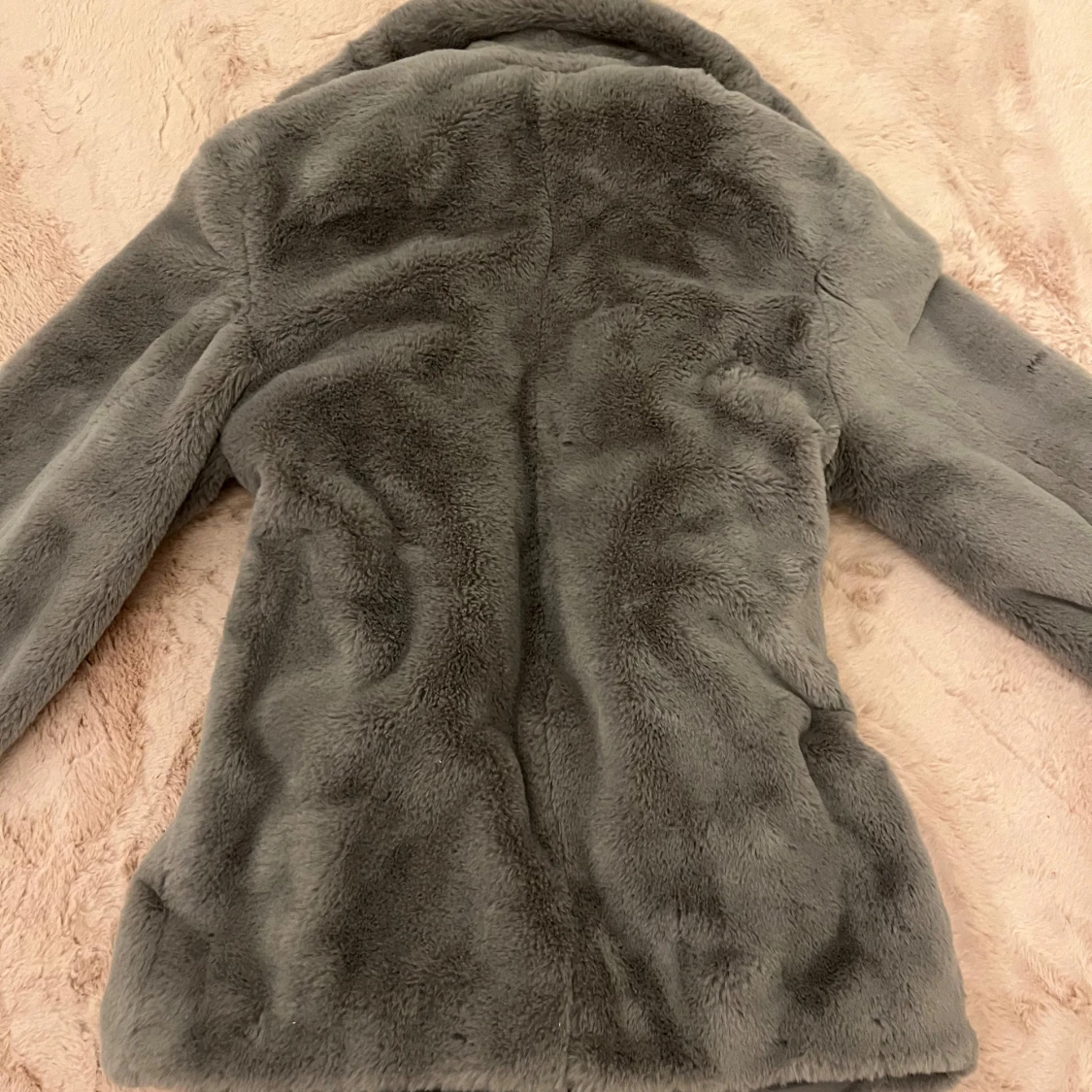 Grå pälsjacka - 1