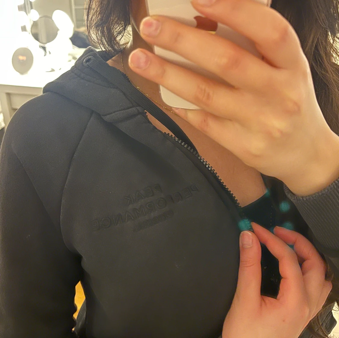 Svart hoodie från Peak Performance - 1