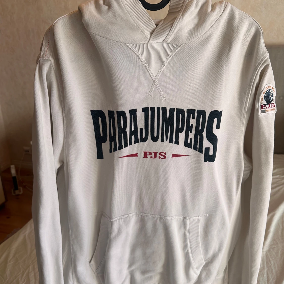 Vit hoodie från Parajumpers - 3