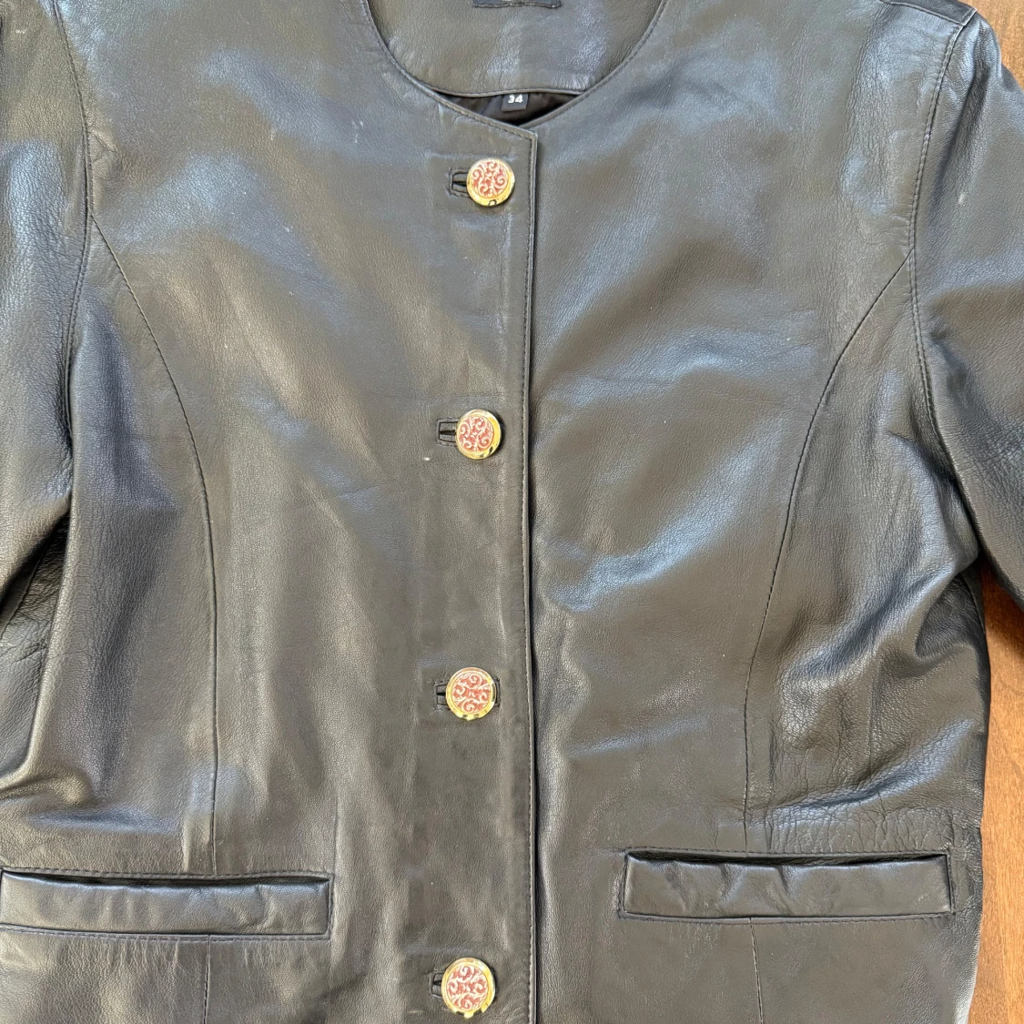 Svart skinnjacka med knappar - 1