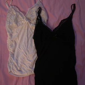 Svart och vit spetslinne - Två linnen från shein, säljs tillsammans. Jättefina men använder inte. Båda för 50kr🩷🩷