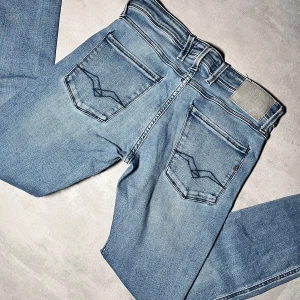 Replay jeans - Replay jeans | Modell Anbass | Super bra skick | Storlek W31 L32. 