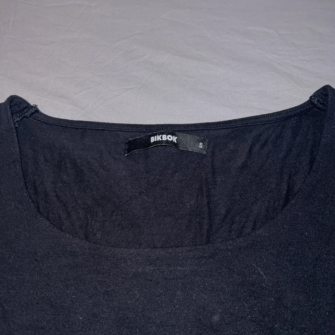 Svart topp från BikBok - 1