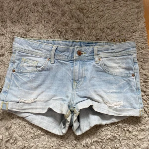Ljusblå jeansshorts - Fint skick!