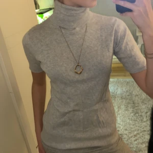 Polo tröja - Finstickad polotröja, ny skick✨