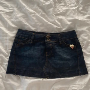 Lågmidjad jeanskjol - Sååå söt jeanskjol i storlek XS