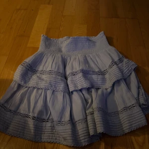 Kjol - Jätte fin kjol,aldrig använt! Super fint skick