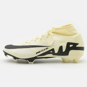 Superfly 9 academy beige - Säljer dessa, använda en träning, storlek 43. Nypris 1149 kr, köptes från stadium. 