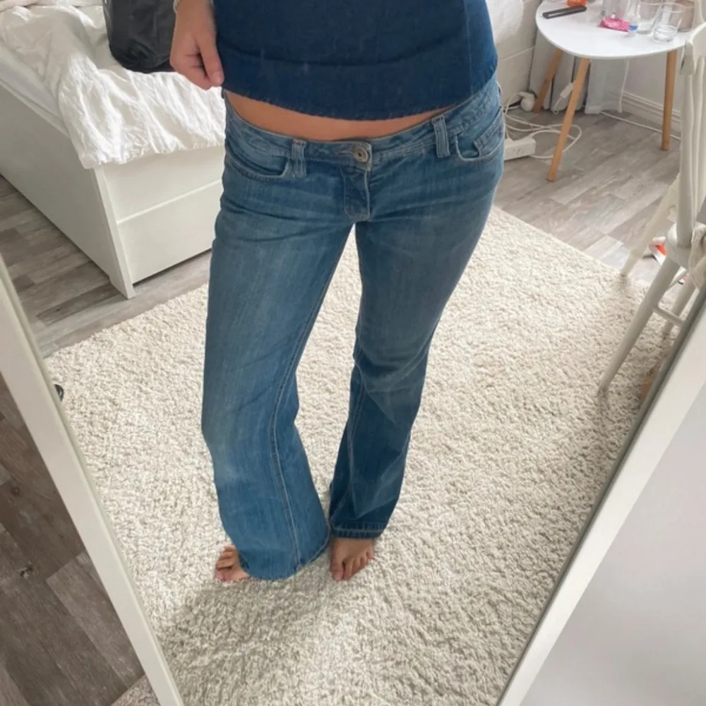 LÅNADE BILDER! Köpte dessa av en annan tjej men passade tyvär inte mig. Storlek s💕. Jeans & Byxor.