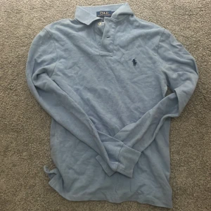 Polo Ralph lauren pike långarmad - Hej jag säljer en polo Ralph lauren långarmad pike tröja. I storlek XS. Nypris 1200. 
