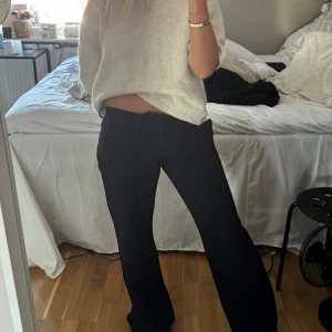 Alobha kostymbyxor - Säljer nu dessa as snygga lågmidjade kostymbyxorna från Alobha då dom är för långa❤️