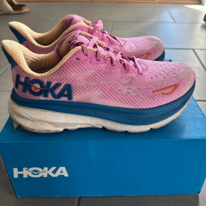 Hoka clifton  - Säljer nu mina HOKA skor i strl 36 2/3 som endast är använda max 5 ggr