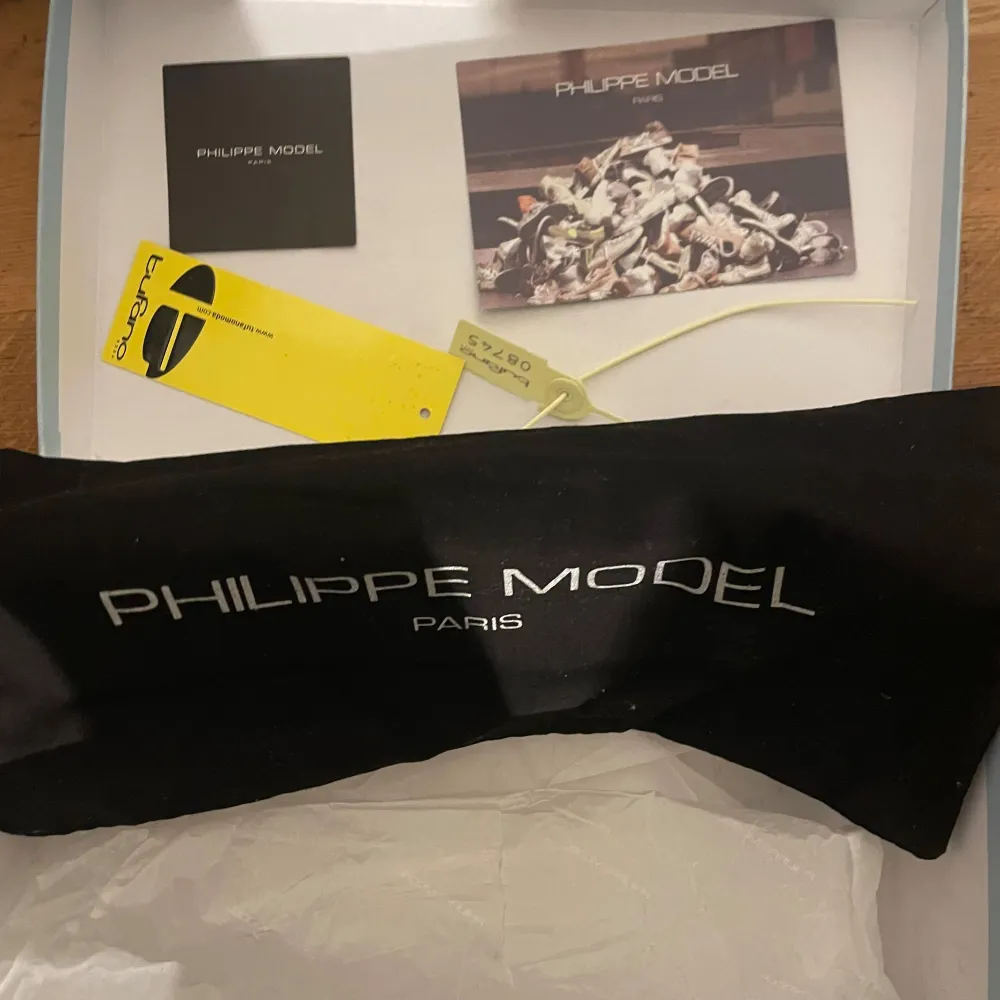 Phillipe model box o dustbag o tags osv. Accessoarer.