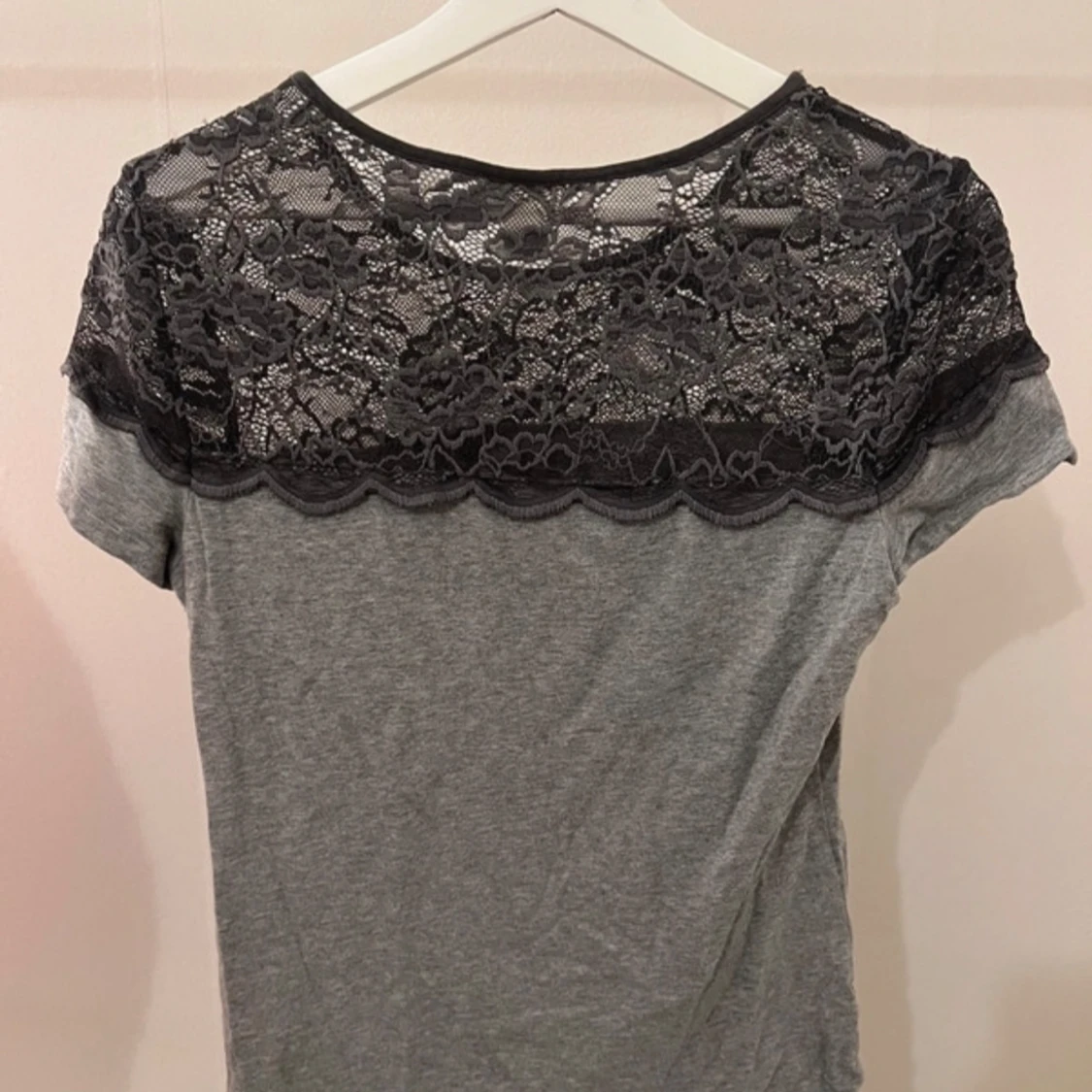 T-shirt med spets  - 90