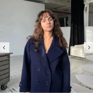 Designe by si kappa🎀 - Jättefin kappa som är i nyskick❤️ Vid frågor är de bara att skriva. Nypris 757kr mitt pris går att diskutera vid snabb affär