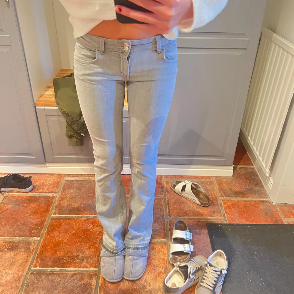 Lågmidjade bootcut jeans Jag är 175 som referens☺️. Jeans & Byxor.