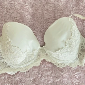 Bh - Jättesöt bh, använd fåtal gånger💕