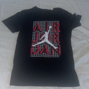Air jordan t-shirt - Köpt på macys i usa för runt 400kr