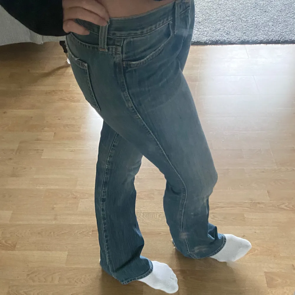 Lågmidjade Bootcut jeans från Gap. Storlek M men känns mer som S.. Jeans & Byxor.