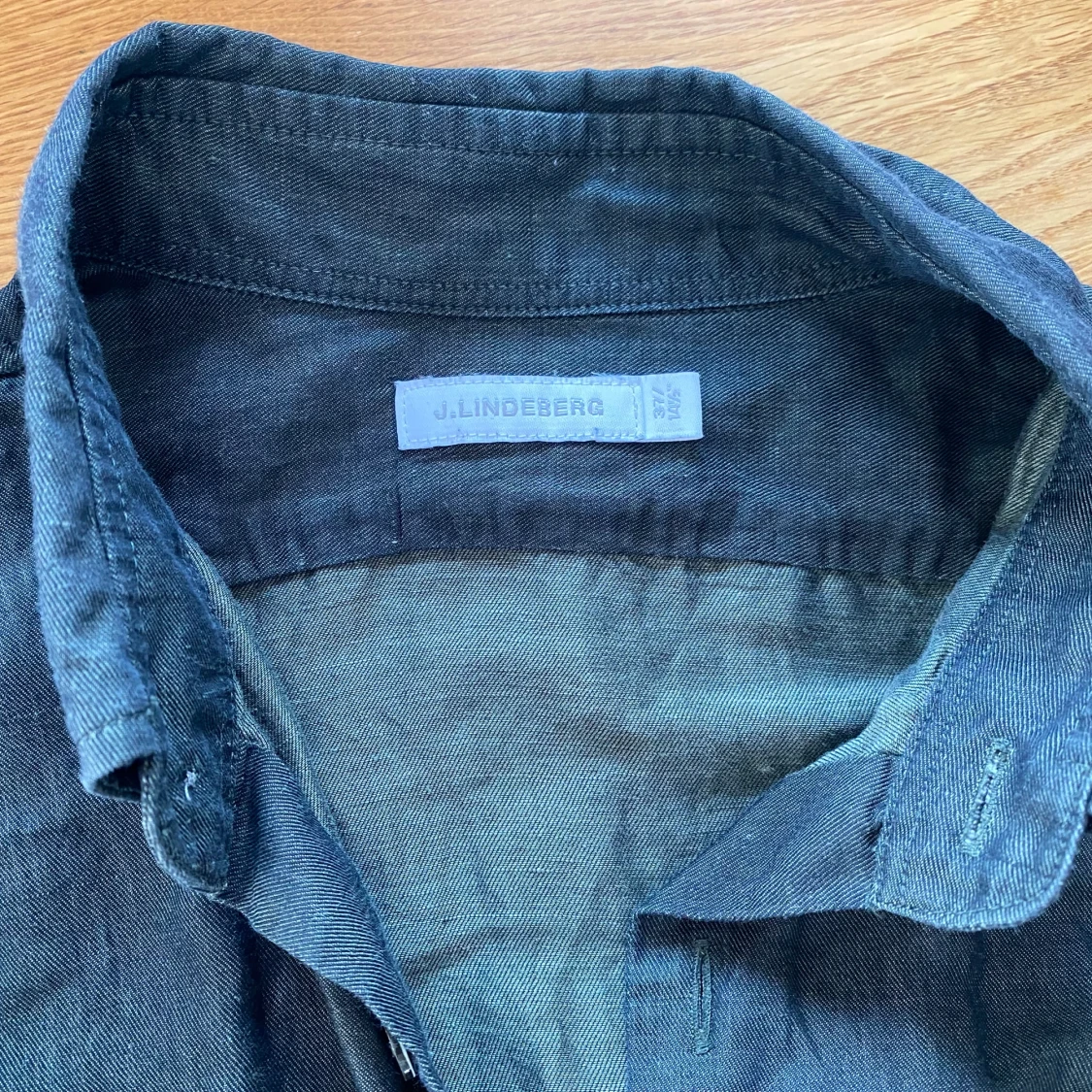 Mörkgrön halvlinne skjorta i strl 37 från J.Lindeberg - 91