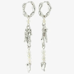 NIYA sötvattenspärlörhängen silverpläterade - Silverpläterade organiska örhängen Med äkta sötvattenspärlor Mått 52 mm Lyxig boho-stil Tillverkat av 85% återvunet material. nypris är 449kr!