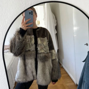 ”Päls” jacka  - Jacka från Zara, skulle säga XS/S i storlek 