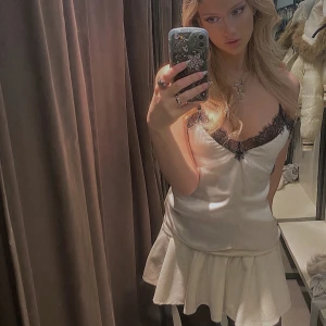 Zara silkes linne - Liten i storleken vid brösten, knappt använd