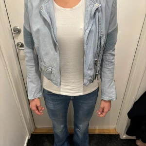 Skinnjacka  - Skinnjacka säljes Hör av er vid funderingar 