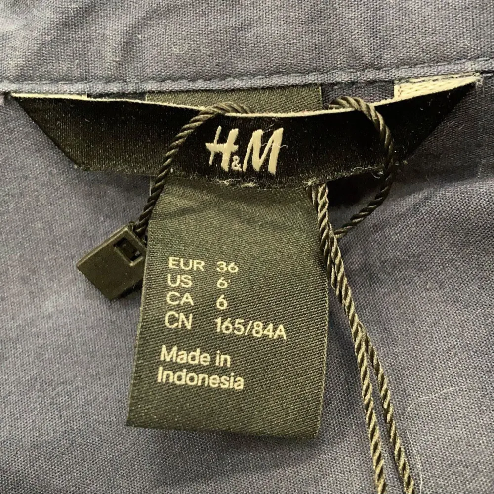 assnygg skjorta från h&m i storlek s. använd ”köp nu”. 28/9-2024. Skjortor.