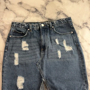 Kjol  - En jätte söt kjol. Kjolen är i jätte ta skick. 