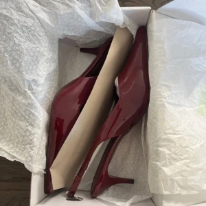 Lojsan 👠  - Helt nya, dom va för stora så kommer inte kunna ha dom😩