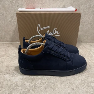 Louboutin Skor - Louboutin Skor | Skick: 10/10 Helt Nya Storlek: 40 | Allt OG Ingår| Pris: 1699kr | Pris kan diskuteras | Hör av er vid mer frågor | Mvh Leon 