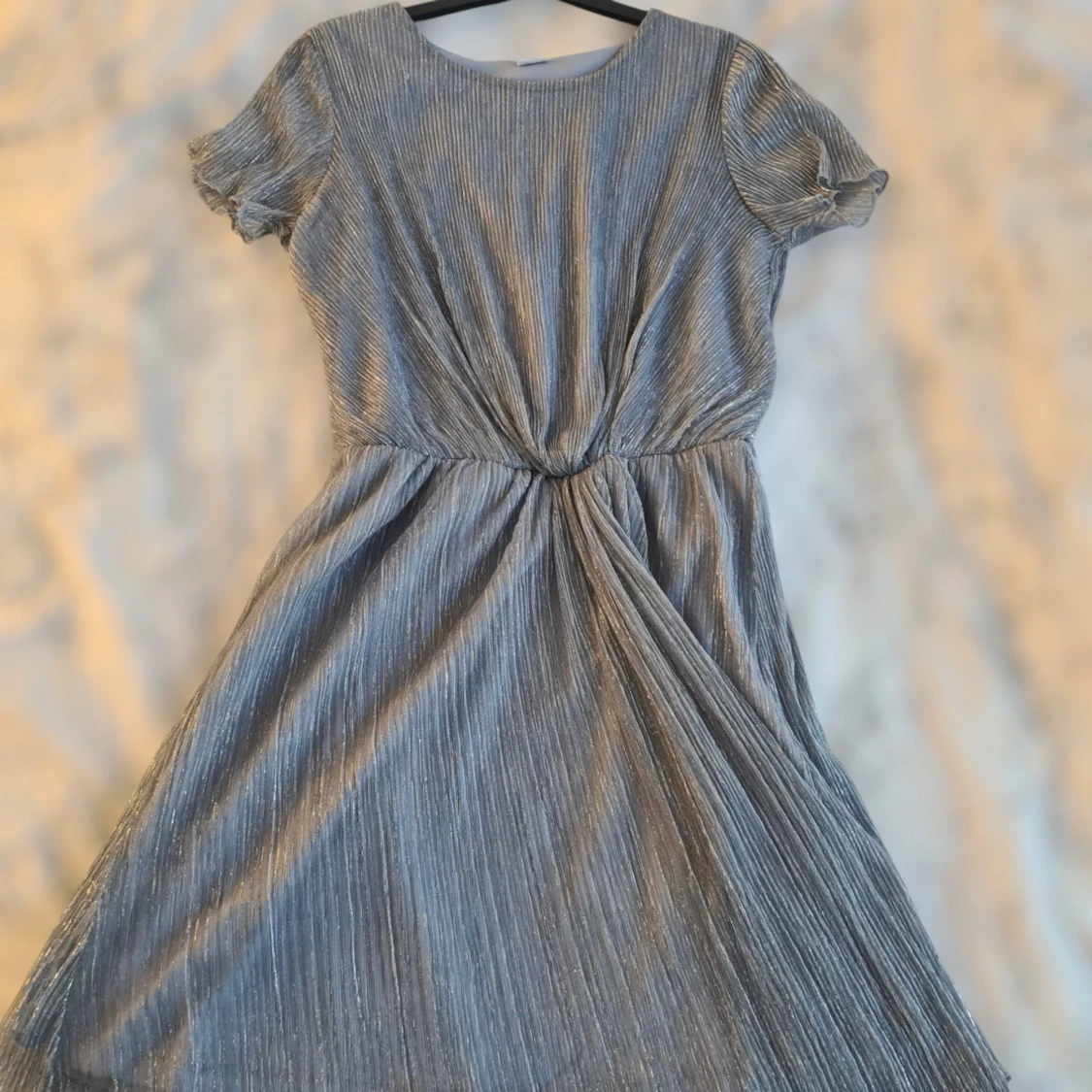 Glittrig klänning från Lindex Kids