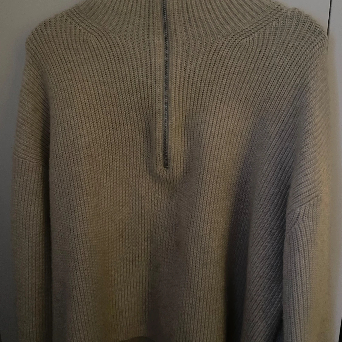 Beige stickad tröja med dragkedja - 2