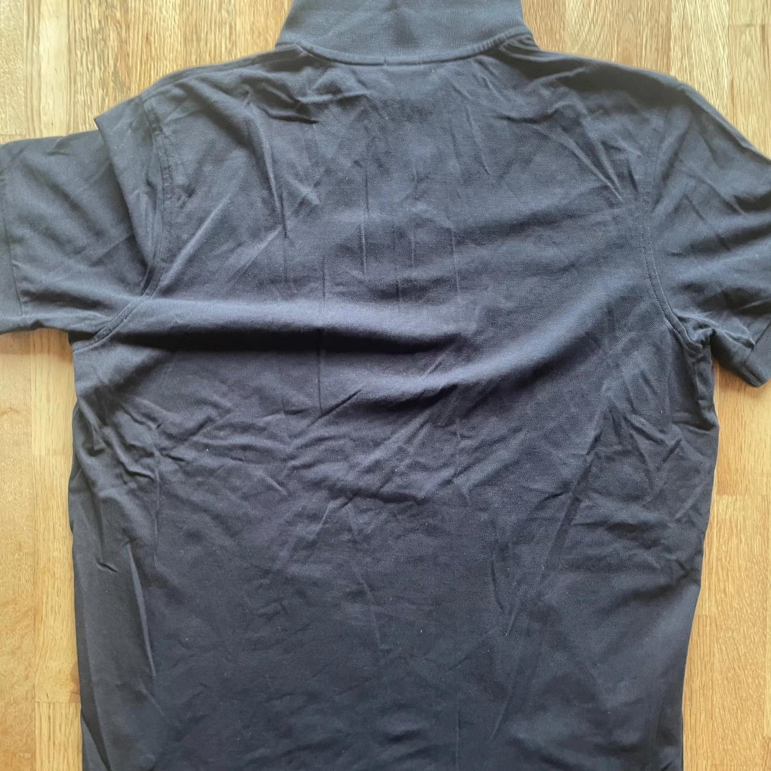 Svart pikétröja från Hugo Boss - 1