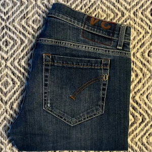 DONDUP GEORGE JEANS  - Tjena! Säljer nu ett par tvär feta Dondup Jeans! | Skick 9/10 mycket bra! | Nypris 3500kr | Mitt pris 899kr | Kom pm vid frågor eller funderingar! | Postas eller möts upp i Gävle!