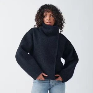 Gina jacka - Säljer min mörkblåa teddy jacka från ginatricot i som nu är Slutsåld både i butik och online! Storlek s. Köpt för 600kr säljer den för 300kr. Så fin woowww🩵