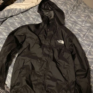 Svart jacka  - Svart jacka, perfekt till hösten och våren 