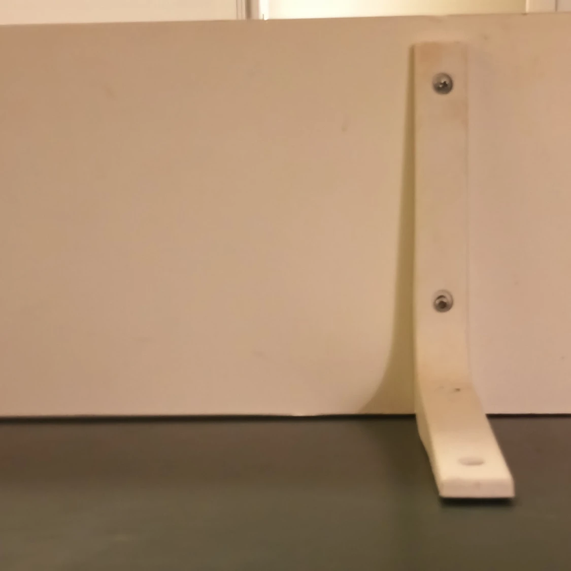 Vit vägghyllan är size 45/90cm - 4