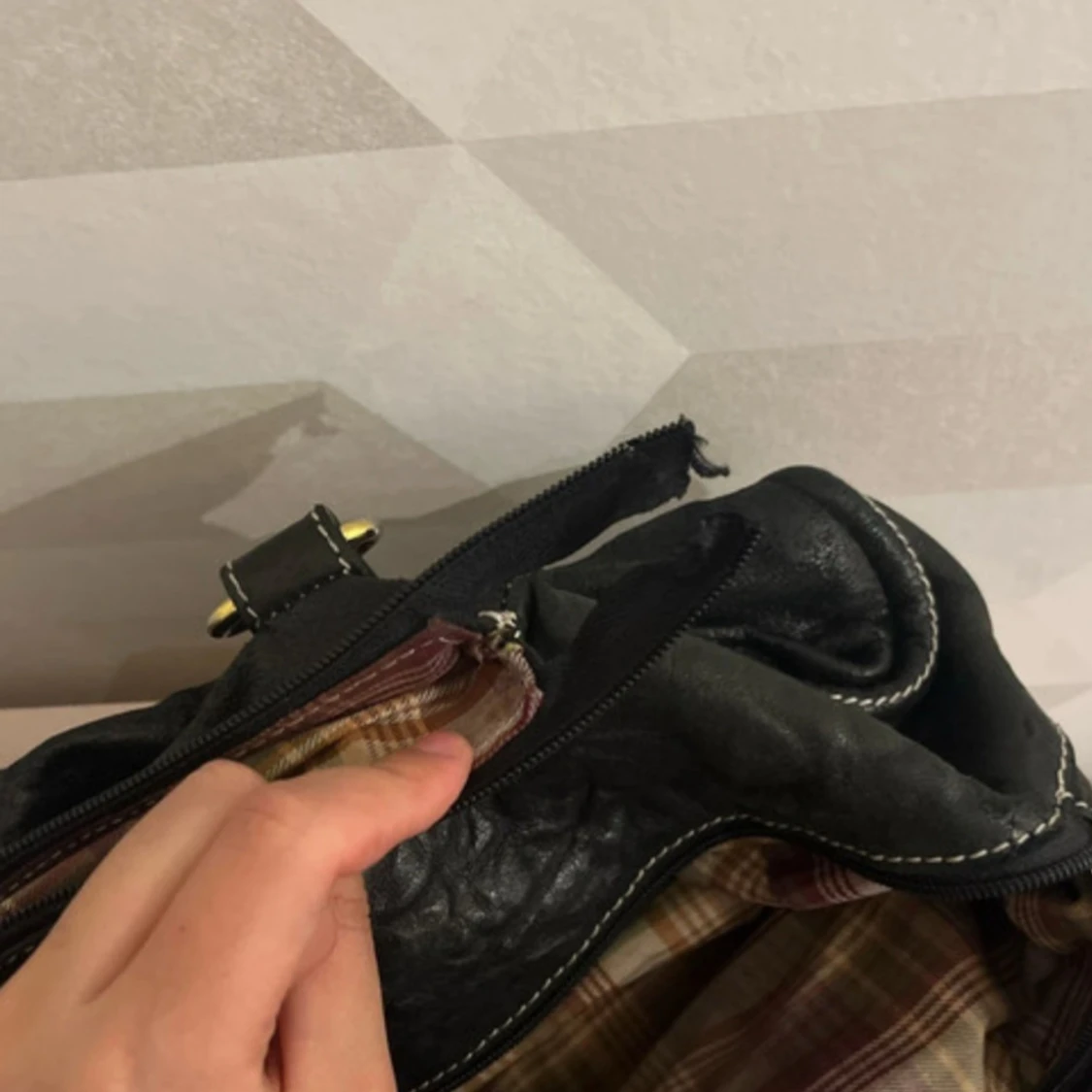 Svart skinnväska från Miu Miu - 3