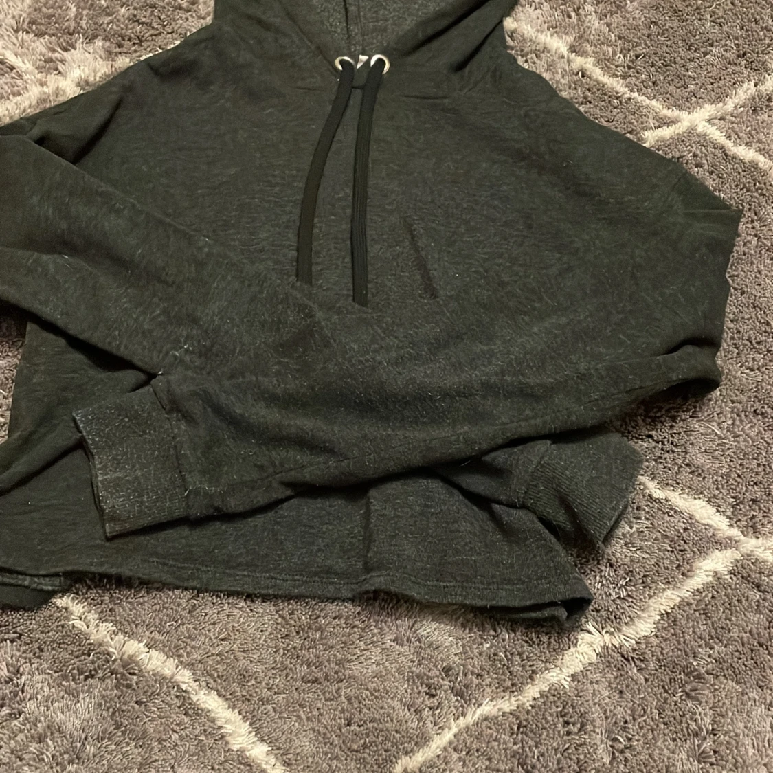Mörkgrå hoodie från H&M - 1