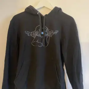 Säljer en jätte fin hoddie från the cool elephant . 🥰
