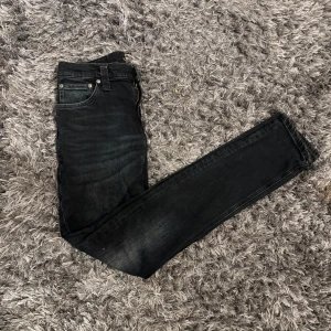 Nudie jeans  - Säljer dessa feta nudie jeansen | modell high Kai | storlek 29/30 | skick 10/10, inga defekter | hör av er vid minsta lilla fråga!