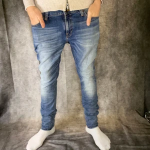 Nudie slim jeans - Säljer dessa nudie jeans, size 31/32 sitter som 30/32, mycket bra skick.