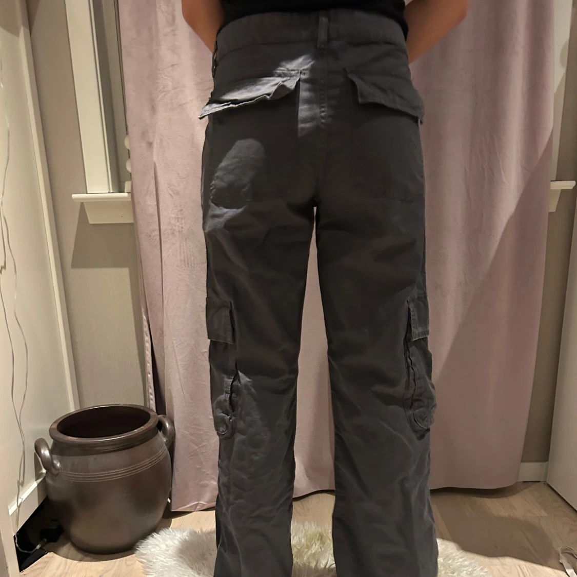 Grå cargobyxor