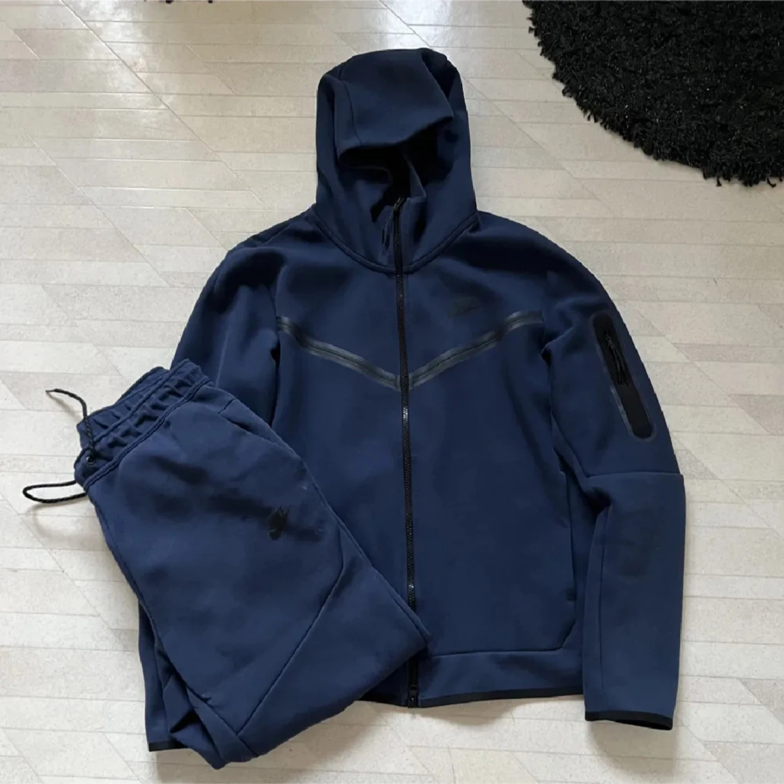 Mörkblå Nike tech set