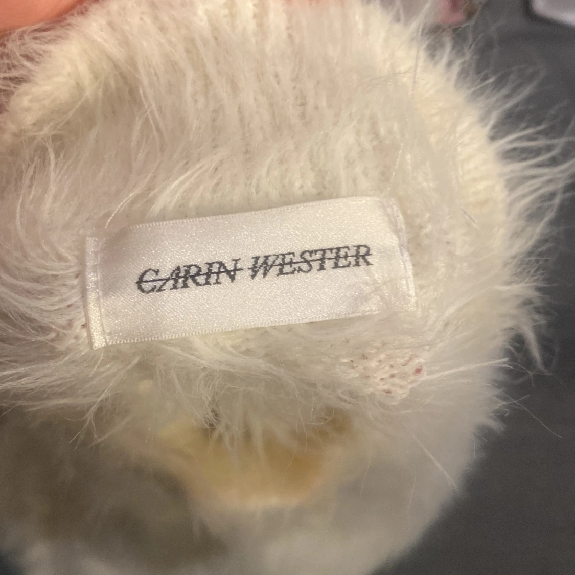 Vit fluffig tröja från Carin Wester - 2