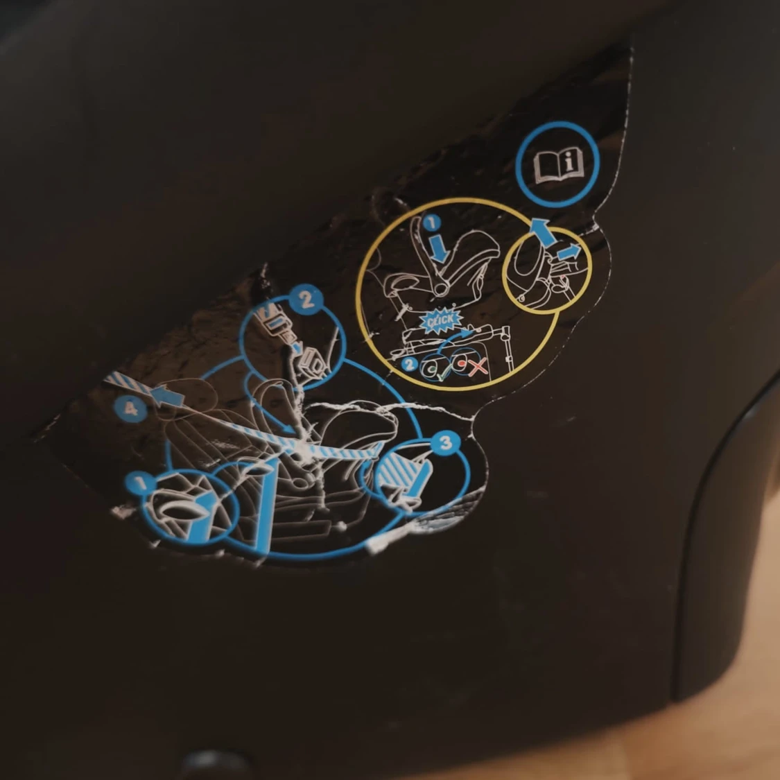 Svart babyskydd från Maxi-Cosi - 4