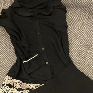 Intimissimi pyjamas set - Strl S passar XS och M för den delen också typ som en ”one size” JÄTTE FIN och bra skick! Såå skönt tyg att sova i. Ny pris för detta set är 1008kr 