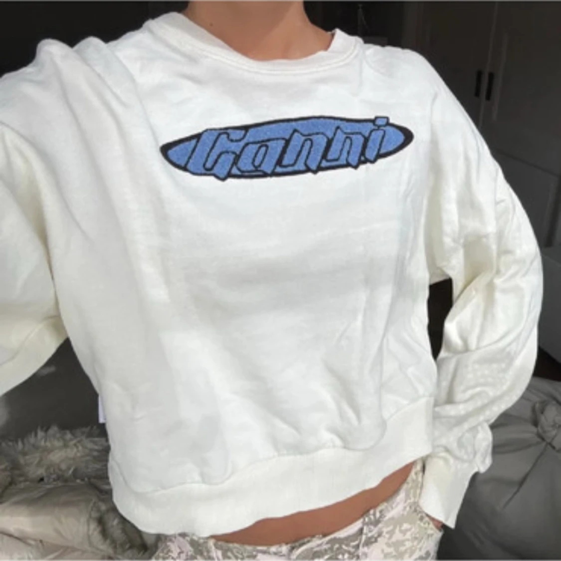 Vit sweatshirt från Ganni - 1